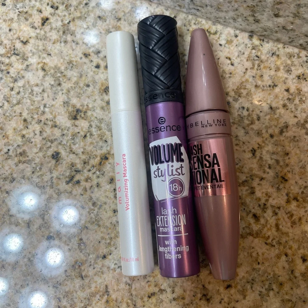 Mally Volumizing Mascara Essence Volume Lash Extension & Maybelline Lash Lot